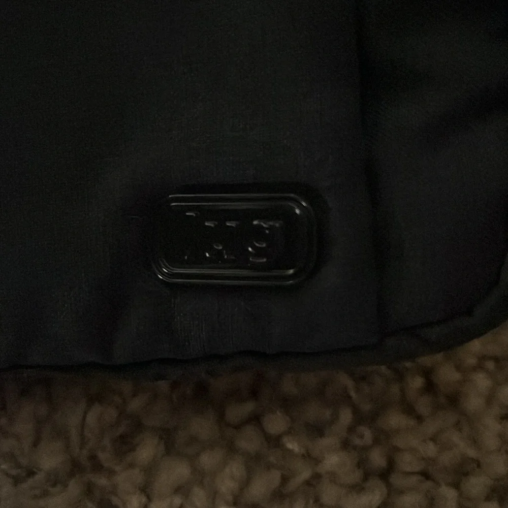 LUG Scoop Crossbody Bag - Picture 2 of 8